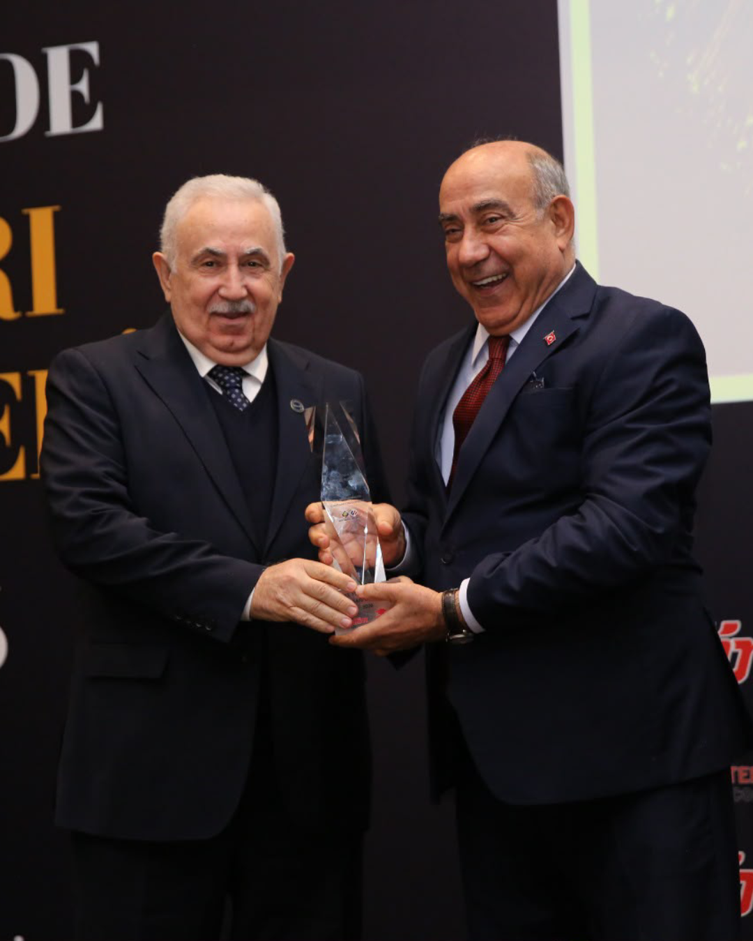 İhsan Özen’e Yaşam Boyu Eğitim Ödülü